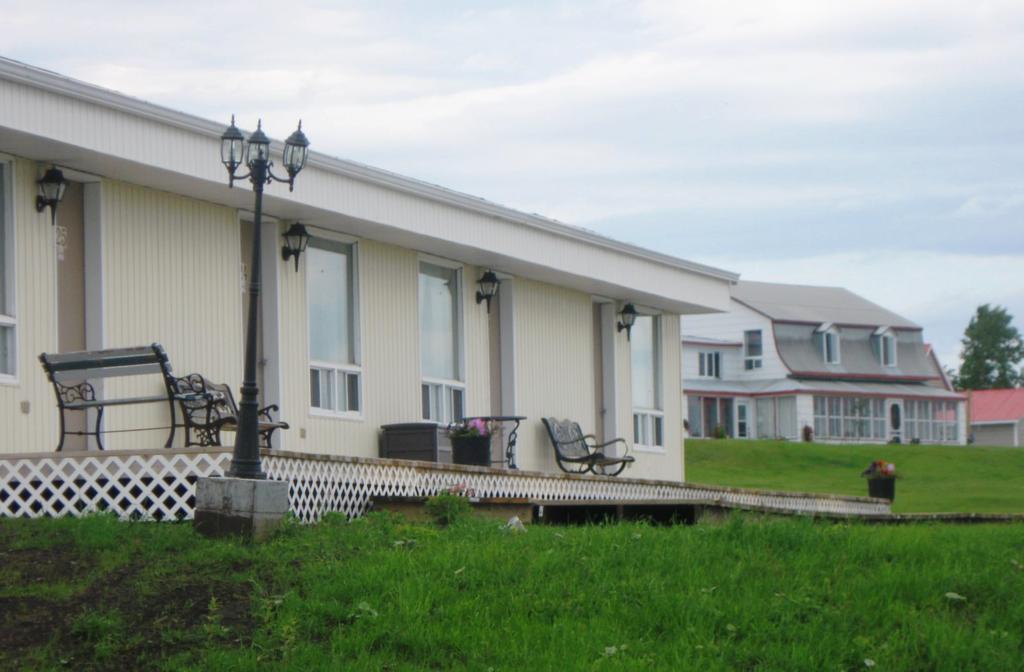 Motel De La Pointe Aux Bouleaux Baie-Sainte-Catherine Zewnętrze zdjęcie