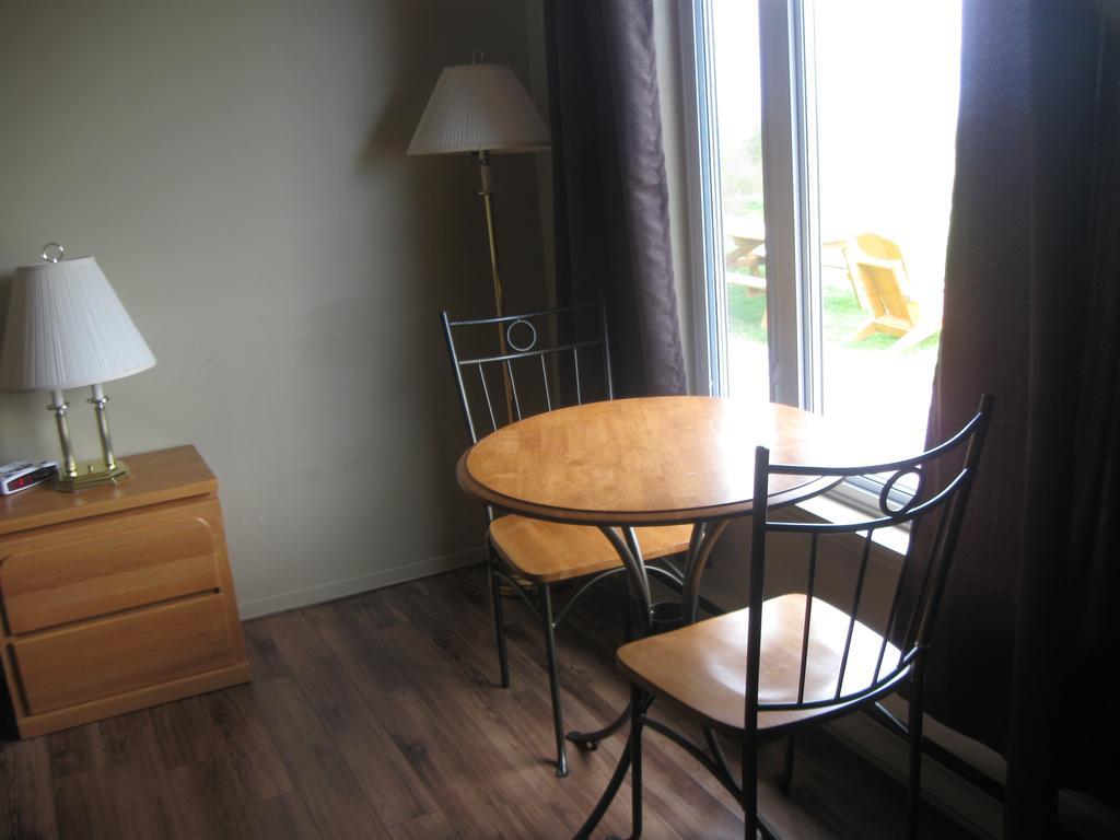 Motel De La Pointe Aux Bouleaux Baie-Sainte-Catherine Zewnętrze zdjęcie